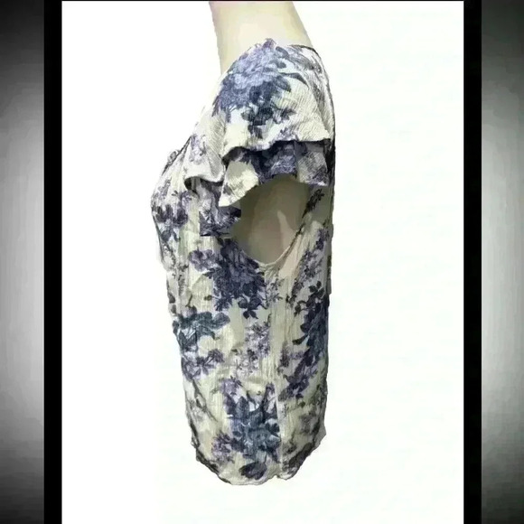 Cupcakes and Cashmere Blue & White Printed Blouse - Picture 3 of 5